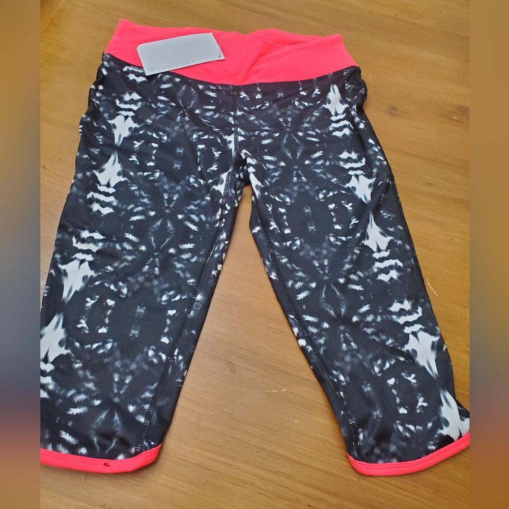 Womens Fabletics workout Capri pants